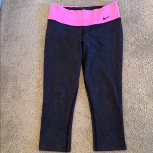 NIKE DRI- FIT CAPRI SMALL
